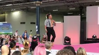 Drag world 'I am not your' piece