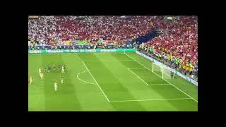 @Gamistry Beautiful scenes of Spanish fans paying tribute to Toni Kroos🇩🇪🇪🇸❤️#EURO2024