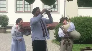 Into the Roots, Schlossplatz, Sch&ouml;ftland