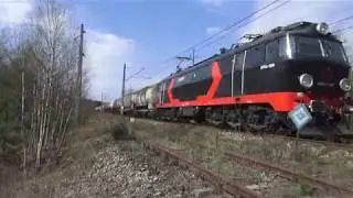 201Eo-008 z beczkami przez Gręb&oacute;w.