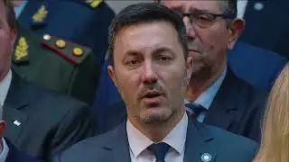 Javier Milei cantó el himno nacional en la previa a presentar el presupuesto 2025
