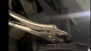 How to remove a stuck windscreen wiper arm? Very easy method!