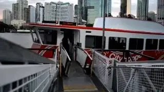 Slackline guys in Kangaroo Point Cliff - Brisbane Australia