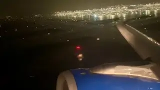 Early morning rainy San Francisco takeoff (RARE 10L departure) - United Airlines - Airbus A320