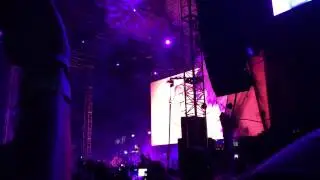 Collarbones performs Turning live on stage with Flume #FYFFEST
