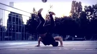 ФУТБОЛЬНЫЙ ФРИСТАЙЛ. Очень крутое видео!!! Лучшие моменты.