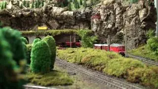M&auml;rklin Modelleisenbahn Marklin Layout: &Ouml;BB BR 1016, Roco DB BR 232