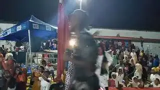 Fahid le Bled'Art au terrain de Basket de Iconi Djabal.