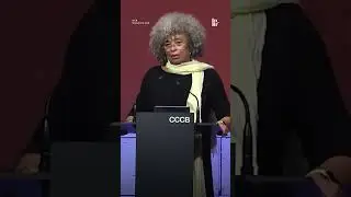 Angela Davis completa 82 anos.