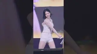09/11/26 STAYC Isa Fancam @ Nonsan Youth Festival