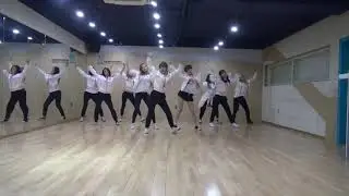 TWICE dancing to Vocaloid (Seraphim On The Ring)