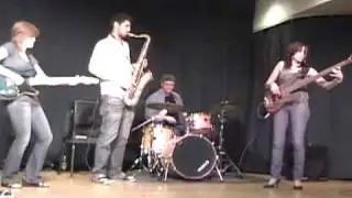 Amanda Ruzza plays Charlie Parker on Bass