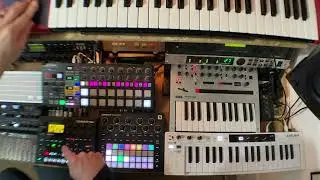 Timeslip : DrumStation, Blofeld, MicroFreak, Digitone, MMT-8, Beatstep Pro, Boss SE-50, Nord Lead 2X