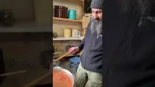 Ацқьа Иуана Аӡӡаахҩы искьыҭ. Аскьыҭ иаду ауаа русура.