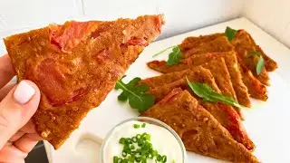 Chrupiąca pełnoziarnista focaccia z pomidorami bez drożdży