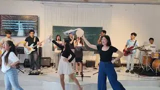 Title: Malayang malaya (Joyful Tagalog Song) 