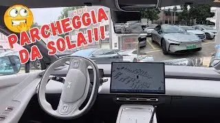 Xpeng parcheggia da SOLA!!! Nessuno a bordo!!!
