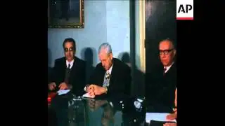 SYND 11-2-72 A CABINET RESHUFFLE MEETING IS HELD IN AMMAN
