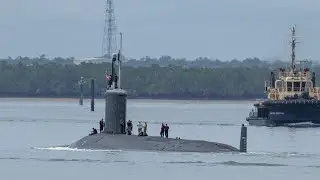 US submarine surfaces near Port Darwin