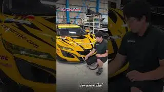 How Honda NSX GT3 Lifts Itself for a Tire Change!  #hondansx