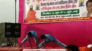 YOGA DEMONSTRATE