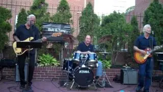 Stuck In The middle -Bang a Gong - The bob & Tony band