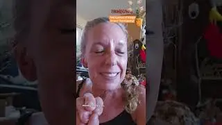How to add touches of Hawaii to Thanksgiving including Gobbles the Pineapple Turkey centerpiece 