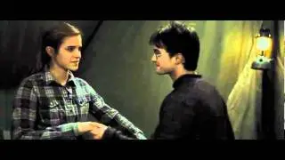 Hermione e Harry Dan&ccedil;ando em Harry Potter e as Rel&iacute;quias da Morte
