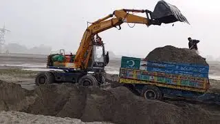 Excavater Digging sand Loading Tractor Trolly For the Road Recovery Working Operator