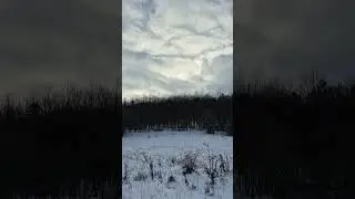 Там на небі високо, за хмарами...