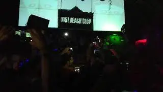 Wade -Por ejemplo - lost beach club-monta&ntilde;ita Ecuador