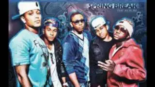 College Boyys Showin Off feat Tempo