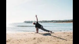 Friday Flow & Go &ndash; Vinyasa Yoga 32 Minutes (w/ Breath of Fire)