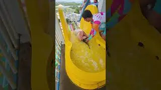 ИДЕАЛЬНО ПЛАВНЫЙ ПАДАЮЩИЙ СПУСК‼️😂🤣 #foryoupage #WaterWorldCebu #водныегорки #аквапарк #fblifesty...