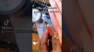 u&ntilde;a capsulada con punta stiletto