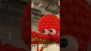 🫣😟 GIANT octopus 🐙 balloon hanging from the ceiling #shorts #nyc #balloon