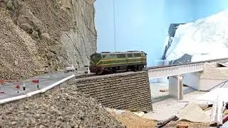 Renfe 333 por el Santander-Mediterr&aacute;neo. Maqueta H0