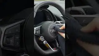 Audi R8 - Lenkrad reinigen mit Innenreiniger und B&uuml;rste f&uuml;r Sauberkeit und Frische im Innenraum!