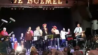 a Bent met Frogers