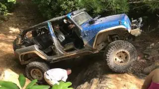 Jeep JKU Rubicon on lower Hairpin near Slade KY