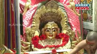 Devotees Offer Prayer At Mumbadevi Temple On Sixth Day Of Navratri