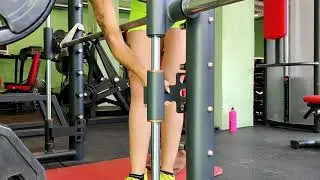 Patada de gl&uacute;teo en multipower