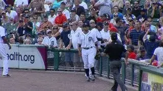 Prince Fielder finds a MID-GAME SNACK, helps himself to a fan's nachos