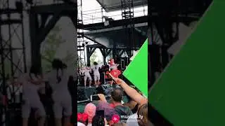 JoJo Siwa slimefest awesome performance🙂✨