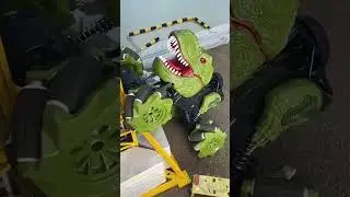 RC Dinosaur scared little Girl 🦖👧👷&zwj;♂️ #builderc #