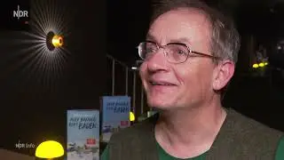 Bei Wind und Wetter: Wigald Boning geht baden - ein TV-Bericht