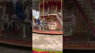 Mom and kids! Carousel! Fun in the Amusement park #shorts
