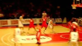 Raviv Limonad goes for the nice reverse layup (vs. Amsterdam)