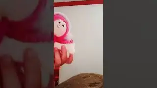 essa boneca na l&aacute; no canal Amy scarletona