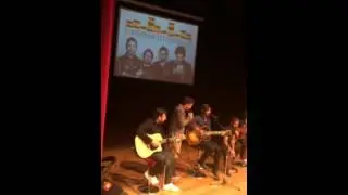 Fresno e Caco da Mix TV cantando Evid&ecirc;ncias